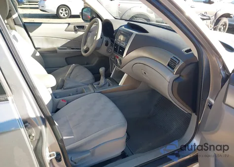 2010 Subaru Forester 2.5X z USA, uszkodzony, nr VIN JF2SH6AC2AG723419